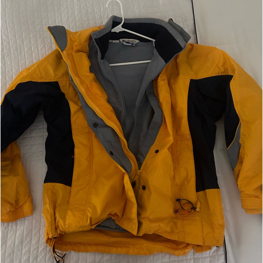 Snowboarding Jacket. Columbia. Women’s Large. Yellow, Navy Blue, Gray.